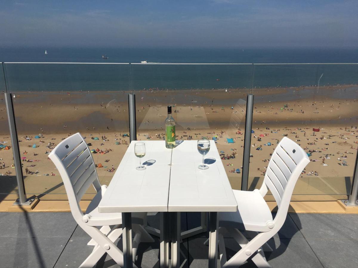 Penthouse Seafront Apartment Oostende Bagian luar foto
